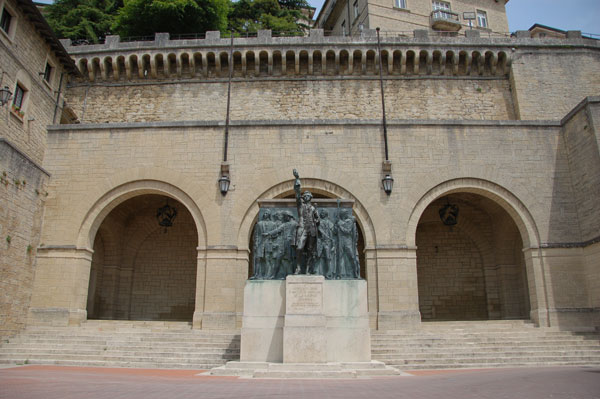 images%2Fslides%2F06_girolamogozi