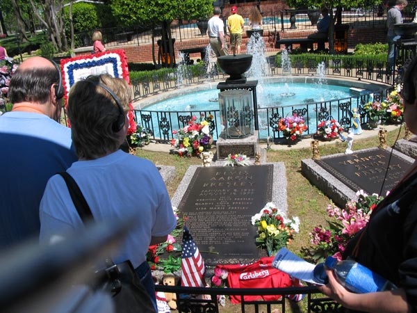 images%2Fslides%2F021_Graceland