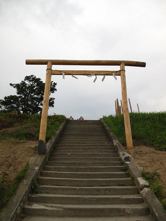 images%2Fslides%2F02-StepsNatoriShrine