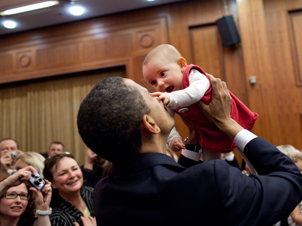 images%2Fslides%2F25_People_Excited_To_See_Obama_04