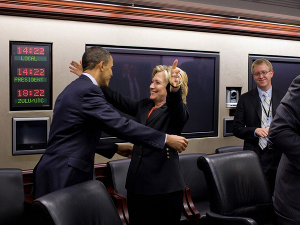 images%2Fslides%2F25_People_Excited_To_See_Obama_09